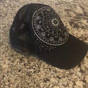 Black trucker hat